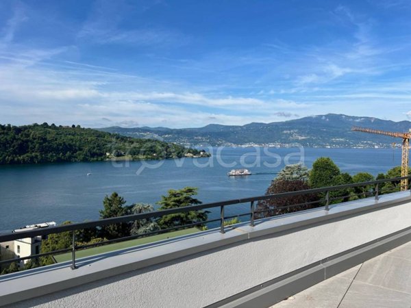 appartamento in vendita a Laveno-Mombello in zona Laveno