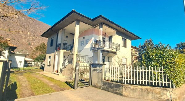 casa indipendente in vendita a Laveno-Mombello