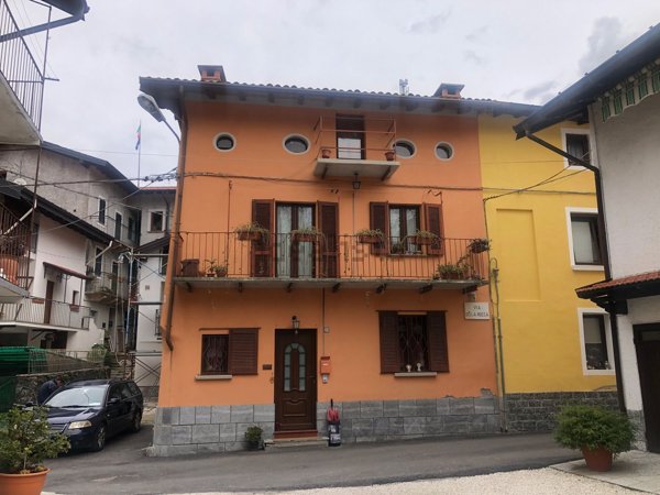 appartamento in vendita a Laveno-Mombello in zona Mombello