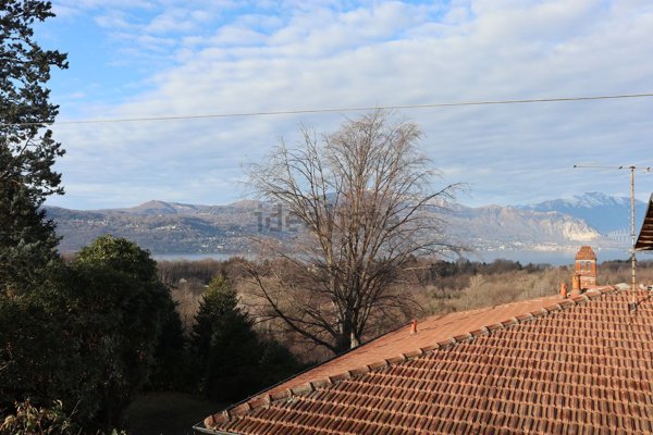 casa indipendente in vendita a Laveno-Mombello in zona Mombello
