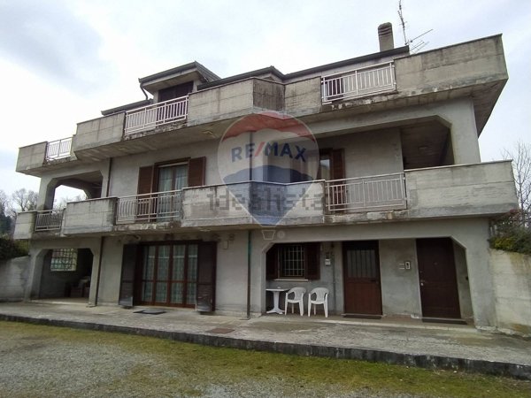 casa indipendente in vendita a Laveno-Mombello