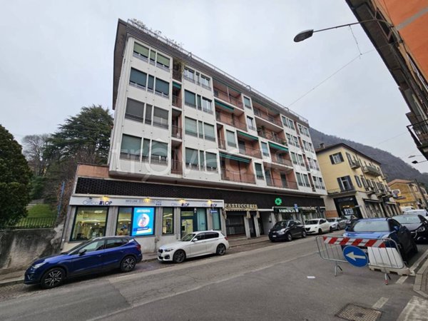 appartamento in vendita a Laveno-Mombello in zona Laveno