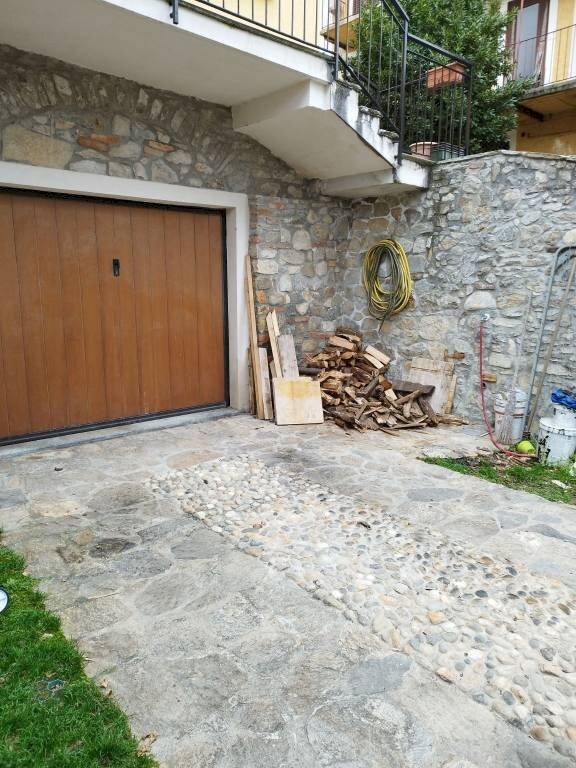 appartamento in vendita a Laveno-Mombello in zona Somisso