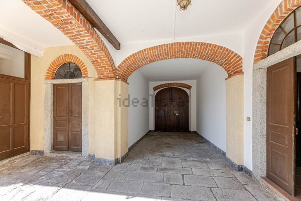 casa indipendente in vendita a Laveno-Mombello in zona Mombello