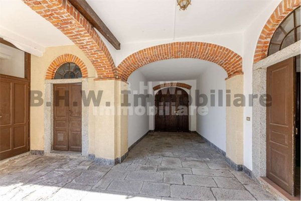 casa indipendente in vendita a Laveno-Mombello in zona Mombello