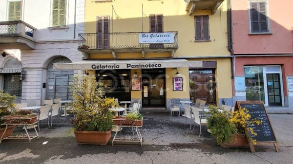 negozio in vendita a Laveno-Mombello in zona Laveno