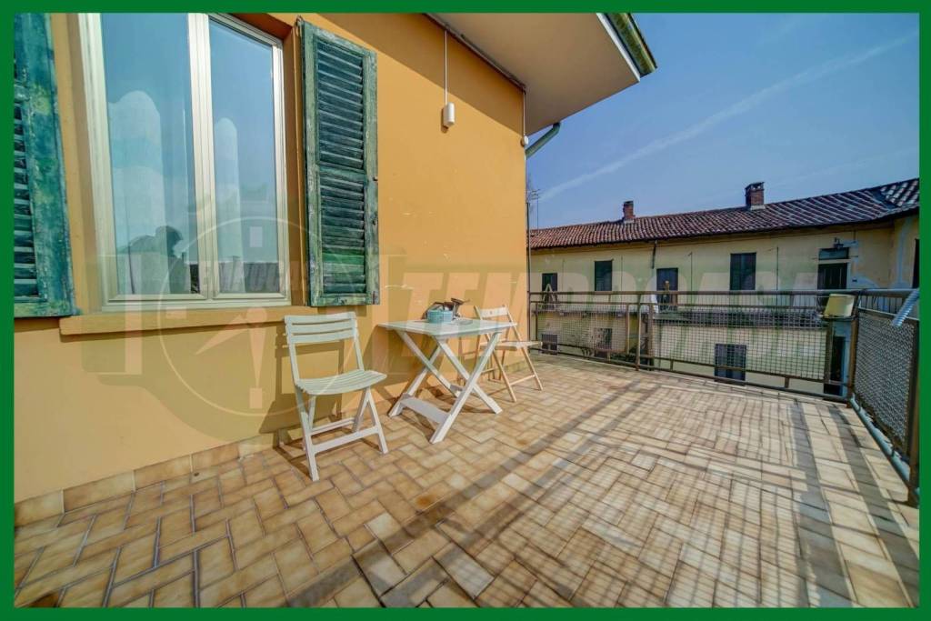 casa indipendente in vendita a Laveno-Mombello in zona Laveno