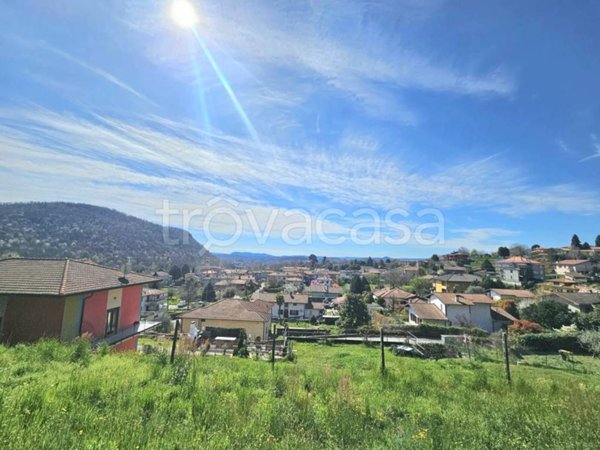 terreno edificabile in vendita a Laveno-Mombello in zona Laveno