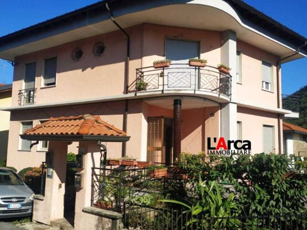 appartamento in vendita a Laveno-Mombello in zona Laveno