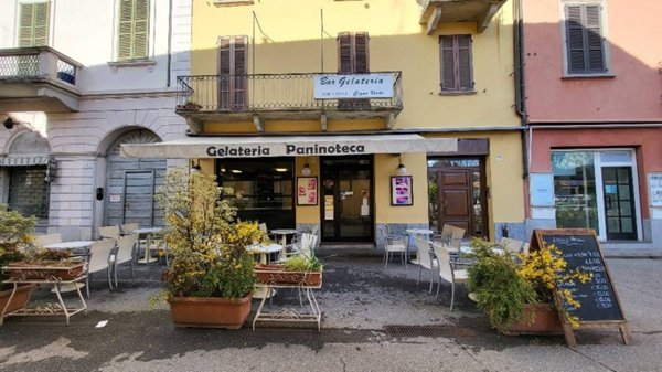 negozio in vendita a Laveno-Mombello in zona Laveno