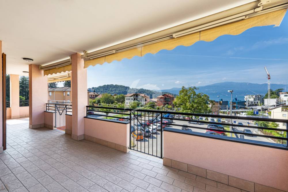 appartamento in vendita a Laveno-Mombello