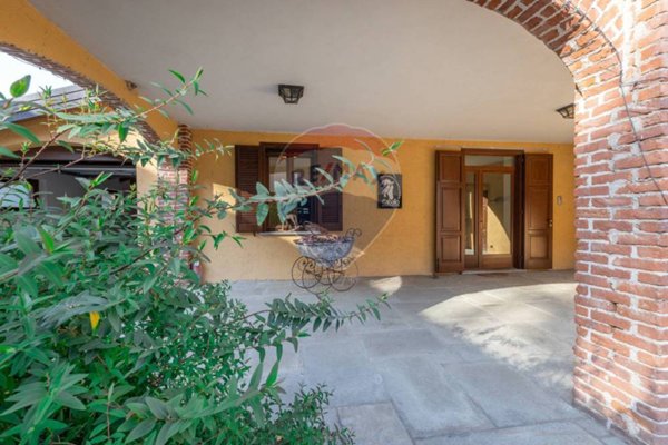 casa indipendente in vendita a Laveno-Mombello