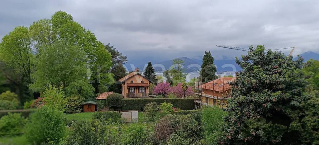 appartamento in vendita a Laveno-Mombello in zona Cerro