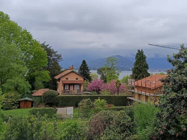 appartamento in vendita a Laveno-Mombello