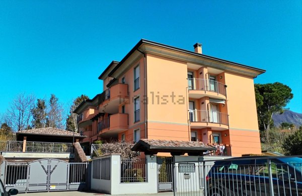 appartamento in vendita a Laveno-Mombello in zona Mombello