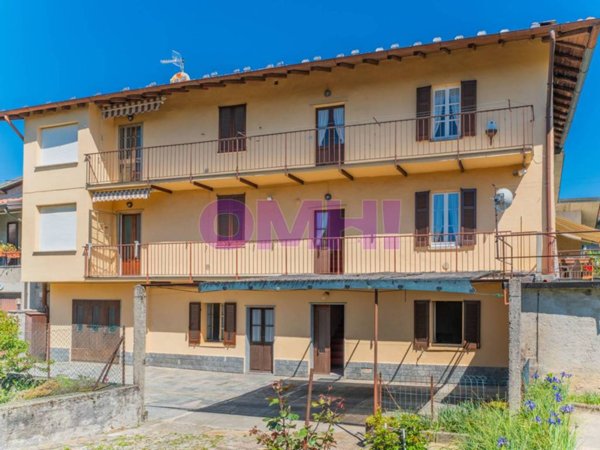 casa indipendente in vendita a Laveno-Mombello