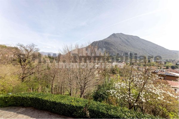 appartamento in vendita a Laveno-Mombello in zona Corte