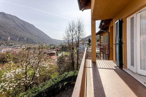 appartamento in vendita a Laveno-Mombello