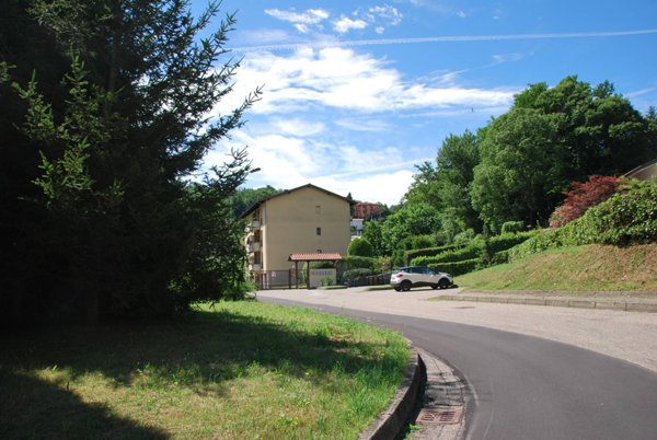appartamento in vendita a Laveno-Mombello