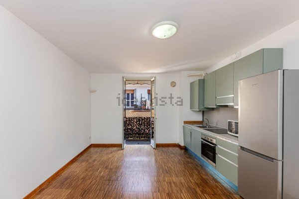 appartamento in vendita a Laveno-Mombello in zona Corte