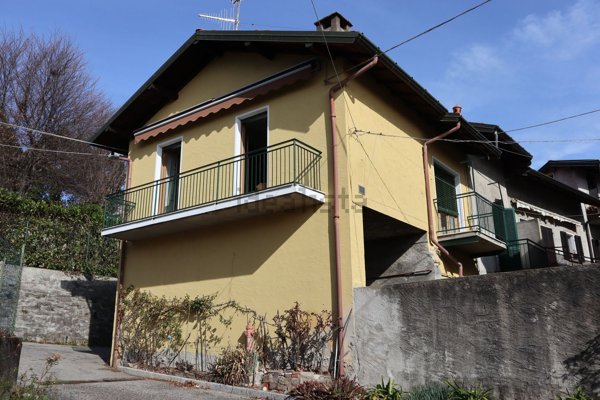 appartamento in vendita a Laveno-Mombello in zona Mombello