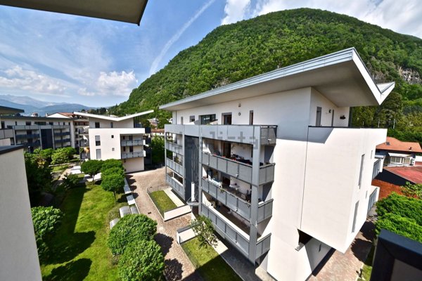 appartamento in vendita a Laveno-Mombello in zona Laveno