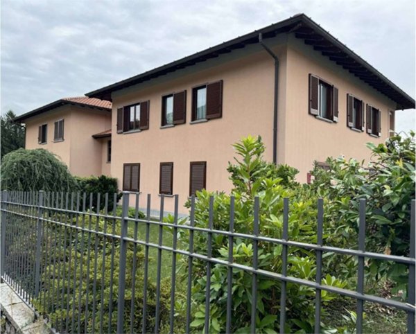appartamento in vendita a Laveno-Mombello in zona Mombello