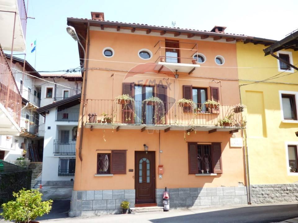 casa indipendente in vendita a Laveno-Mombello in zona Rocca