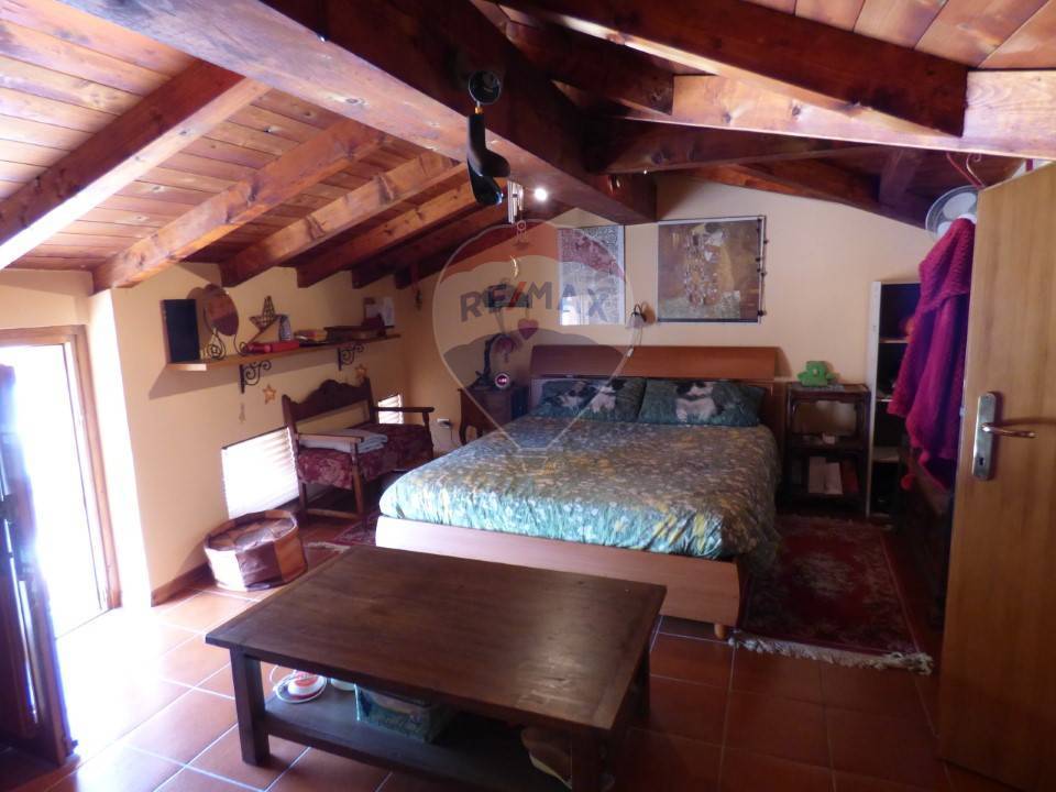 casa indipendente in vendita a Laveno-Mombello in zona Rocca