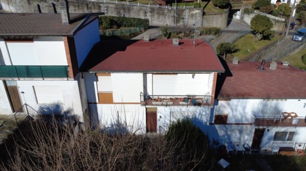 casa indipendente in vendita a Laveno-Mombello in zona Mombello
