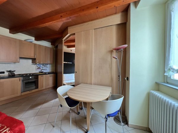 appartamento in vendita a Laveno-Mombello in zona Laveno