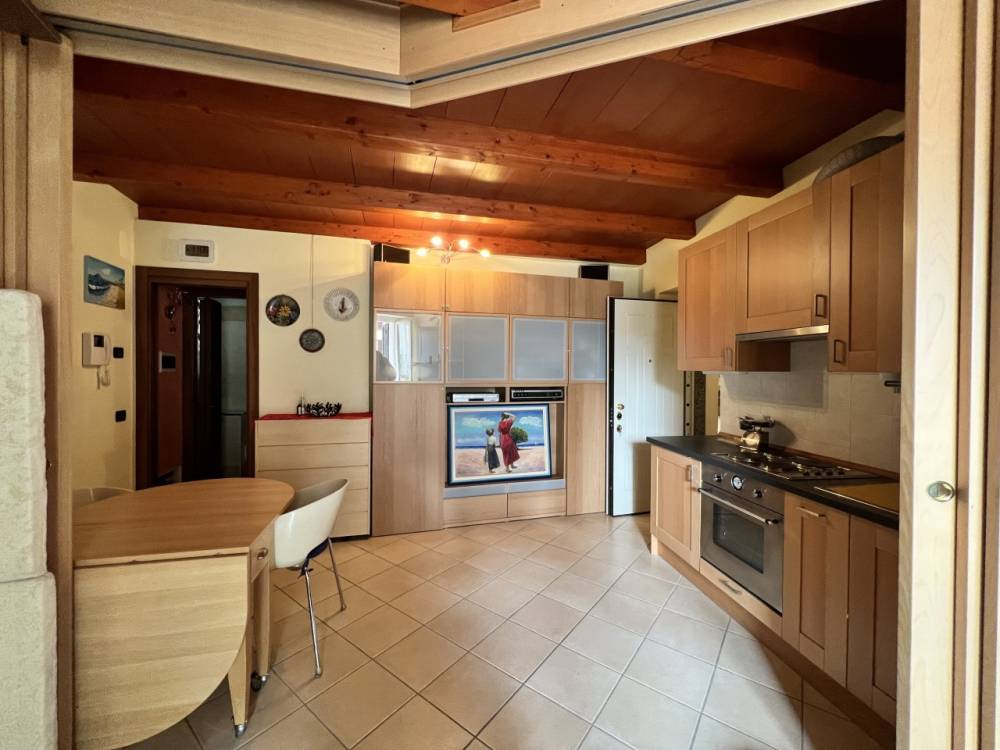 appartamento in vendita a Laveno-Mombello