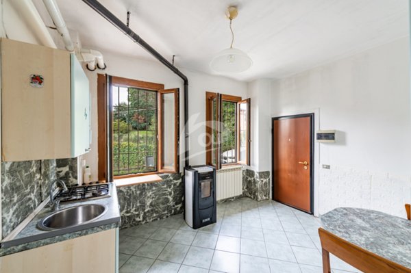 appartamento in vendita a Laveno-Mombello in zona Laveno