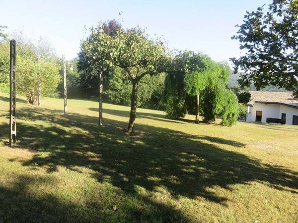 casa indipendente in vendita a Laveno-Mombello in zona Laveno