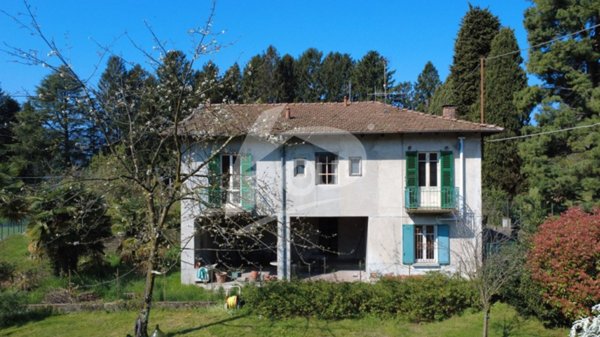 casa indipendente in vendita a Laveno-Mombello in zona Mombello