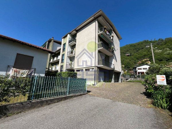 appartamento in vendita a Laveno-Mombello in zona Laveno