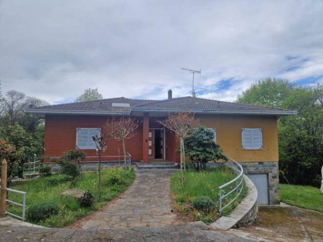 casa indipendente in vendita a Laveno-Mombello in zona Laveno