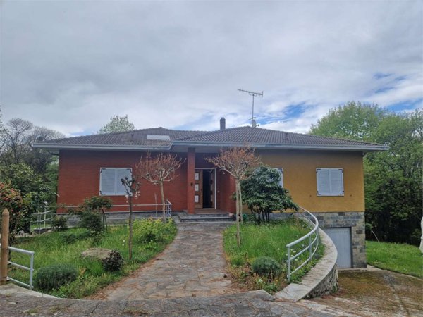 casa indipendente in vendita a Laveno-Mombello
