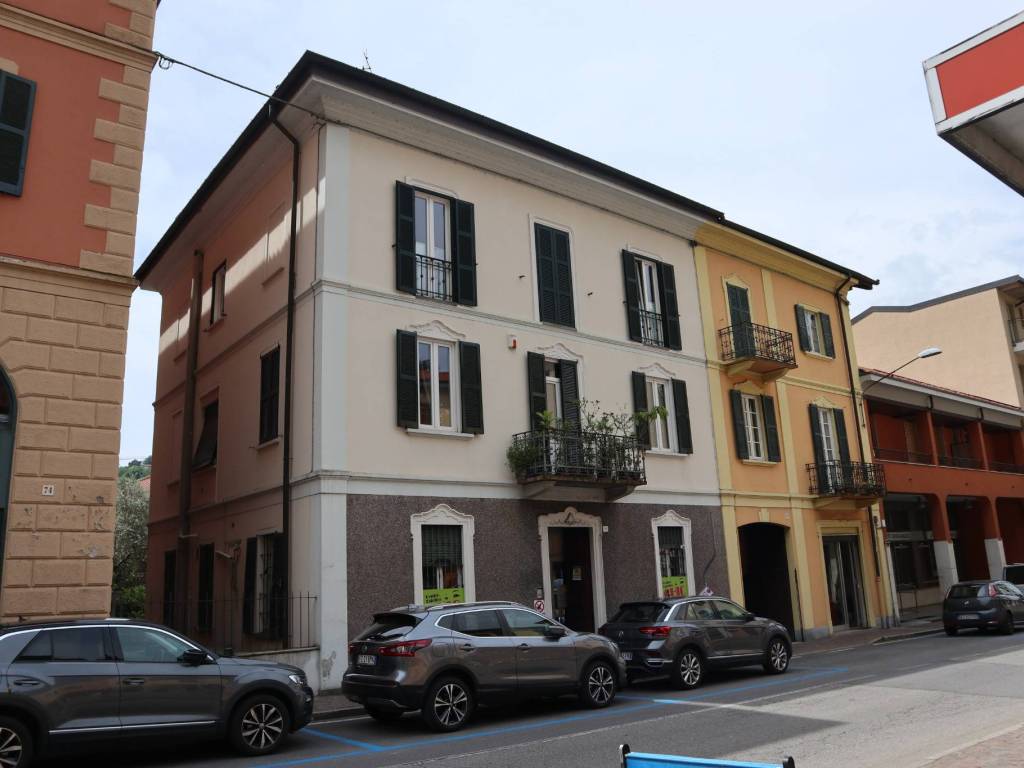 appartamento in vendita a Laveno-Mombello in zona Laveno