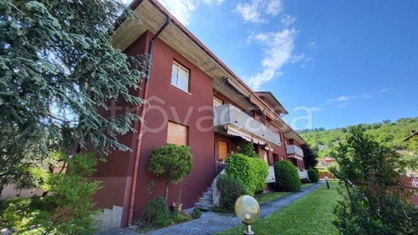 appartamento in vendita a Laveno-Mombello in zona Laveno