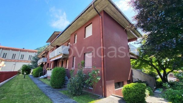 appartamento in vendita a Laveno-Mombello in zona Laveno