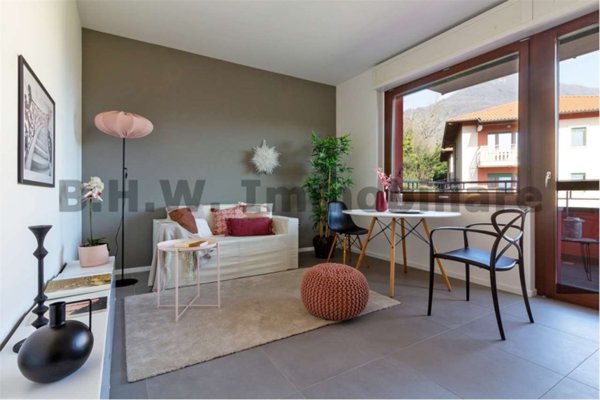 appartamento in vendita a Laveno-Mombello in zona Mombello
