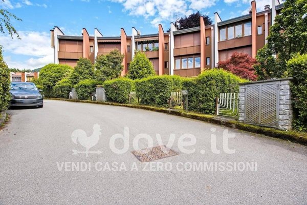 appartamento in vendita a Laveno-Mombello in zona Laveno