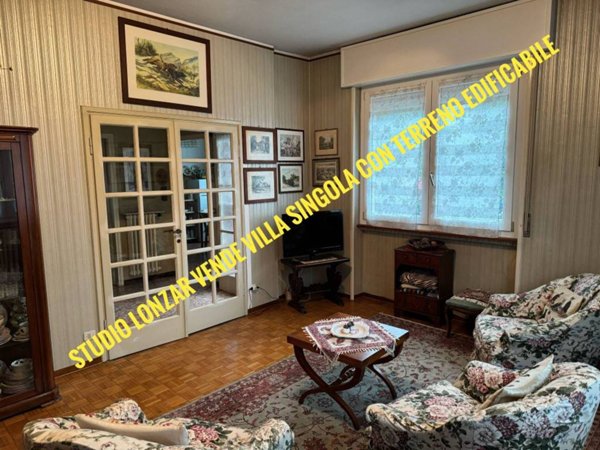 casa indipendente in vendita a Laveno-Mombello in zona Laveno