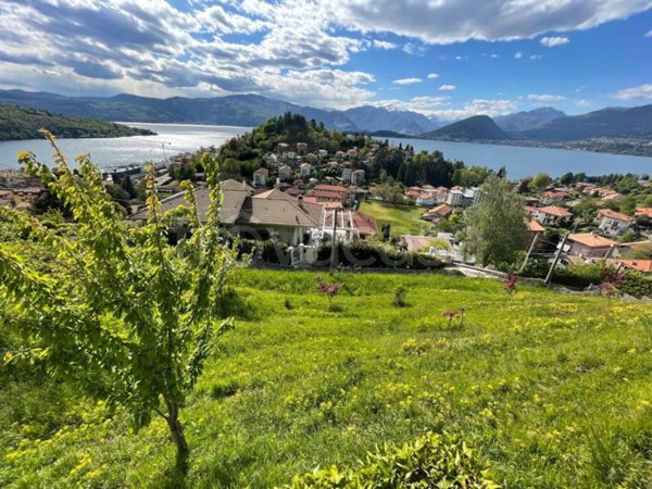 villa in vendita a Laveno-Mombello in zona Laveno