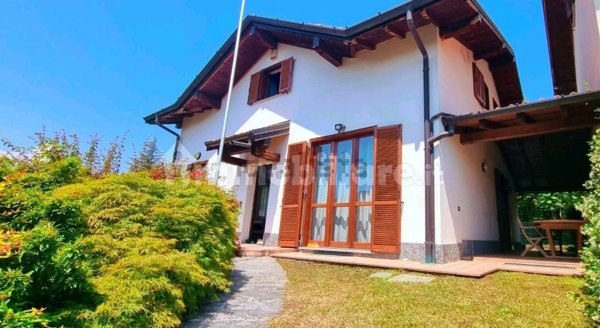 casa indipendente in vendita a Laveno-Mombello