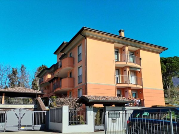 appartamento in vendita a Laveno-Mombello in zona Laveno