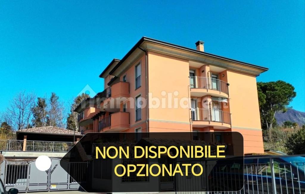 appartamento in vendita a Laveno-Mombello in zona Laveno