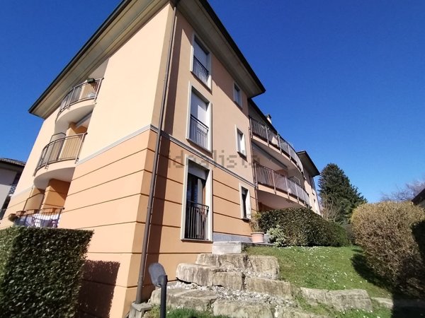 appartamento in vendita a Laveno-Mombello in zona Mombello