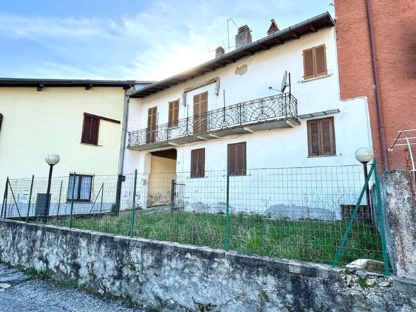 appartamento in vendita a Laveno-Mombello in zona Mombello